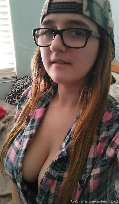 Captain TigBits modèle pornographique galeries