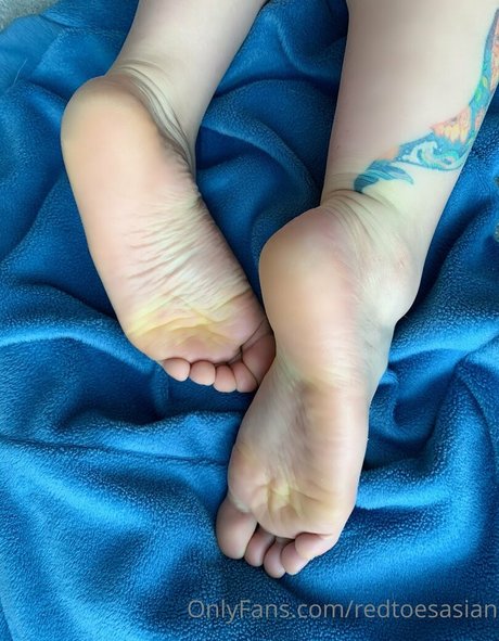 redtoesasian haut étoile image