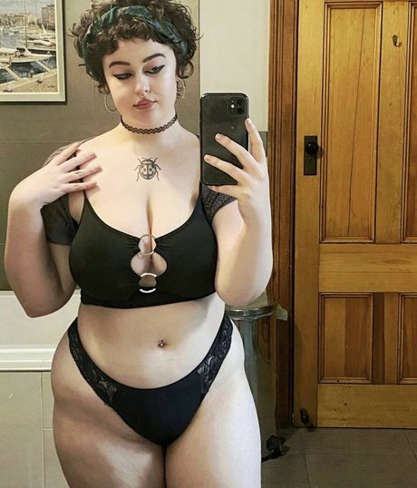 milabloomoo étoile nue images