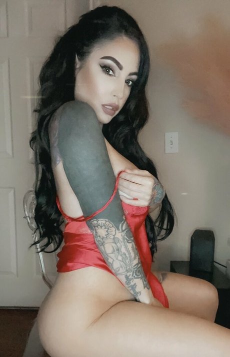 brune petite onlyfans haut de gamme img