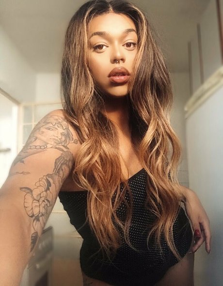 transsohot modèle adulte image