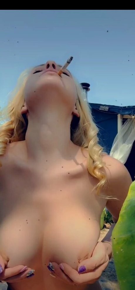 smokingprincessof modèle sexy photos