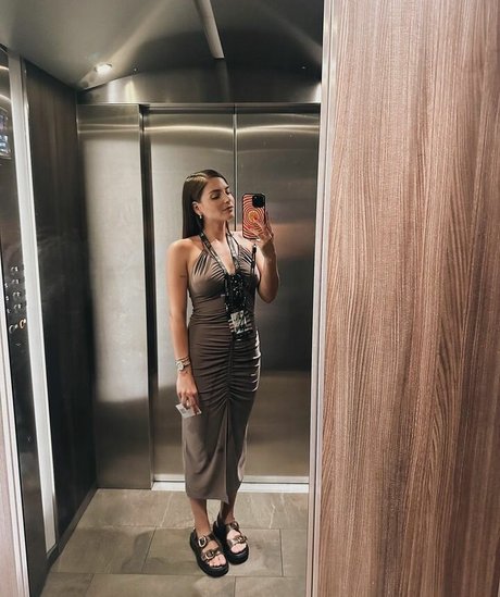 Andrea Duro modèle sympa galerie