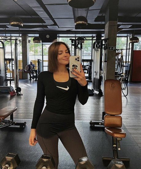 Andrea Duro étoile magnifique photo