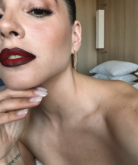 Andrea Duro étoile parfaite photo