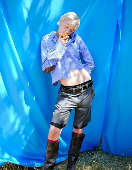 Emma Corrin actrice de sexe collection