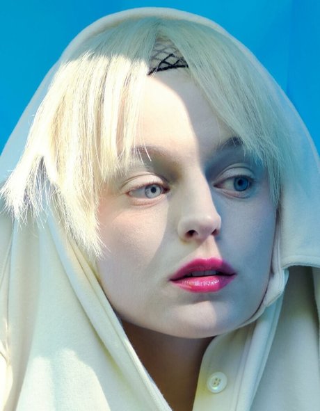 Emma Corrin actrice chaude collection