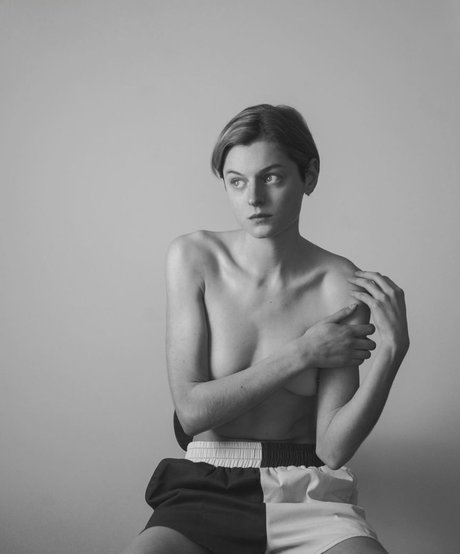 Emma Corrin étoile de haute qualité photo