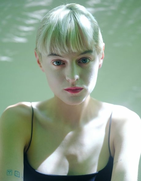 Emma Corrin jolie actrice photos