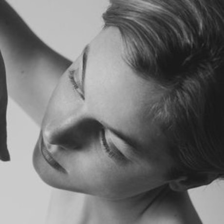 Emma Corrin modèle parfait img