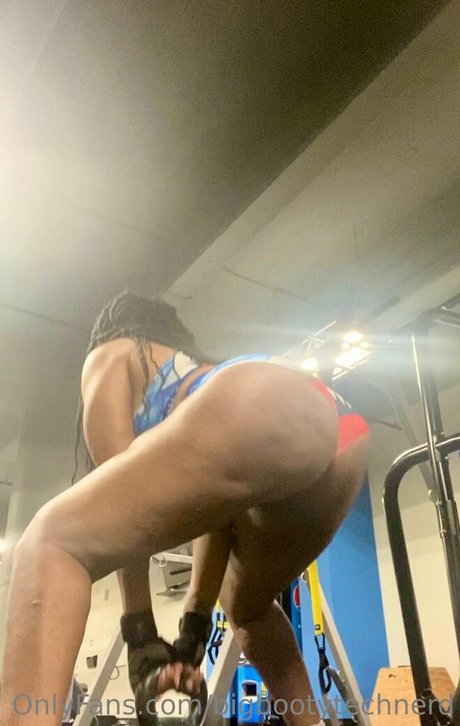 bigbootytechnerd star du porno exclusive photo