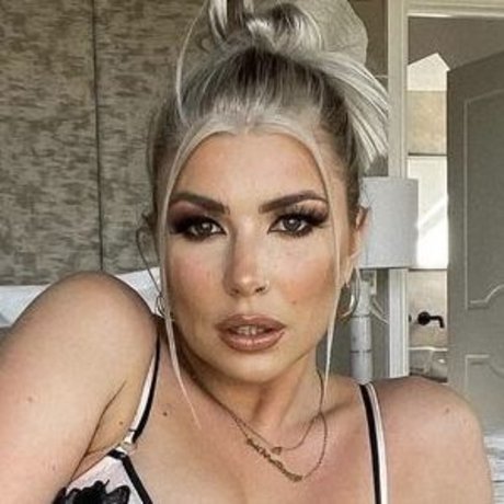 Olivia Buckland star du porno érotique photos