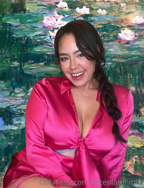 kittenlatenight actrice photos