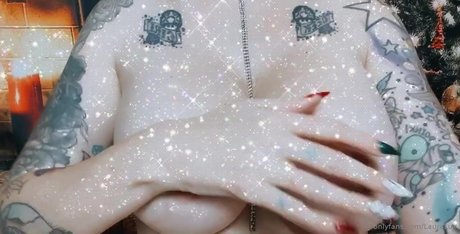 LauraLux star érotique photo