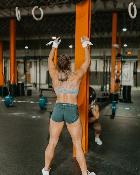 Brooke Wells modèle érotique images