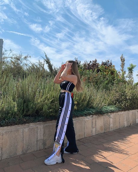 Effy Palarya étoile nue photos