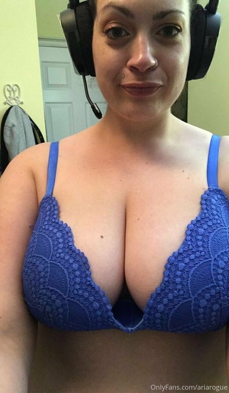 ariarogue actrice xxx des photos