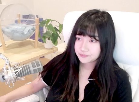 Aria Saki actrice sexy img