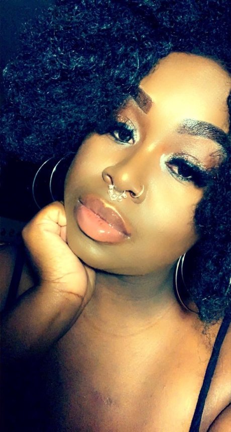 Sassy Sapphir_ xxx star du porno des photos