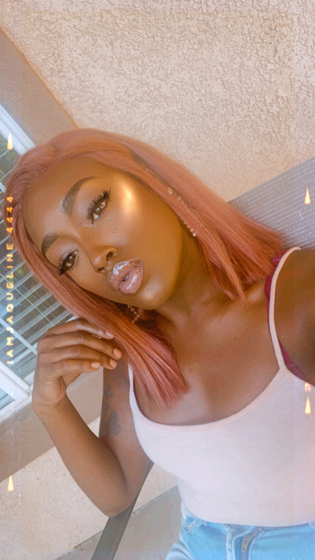 Romani Love modèle adulte des photos