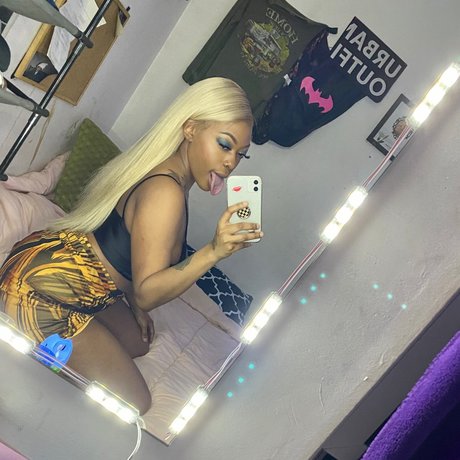 Queen Sauce jolie star du porno img