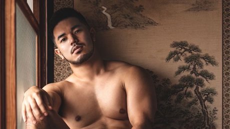 Satoshi étoile exclusive des photos