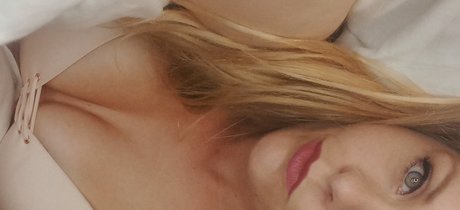 Saragoddes star du porno hd des photos