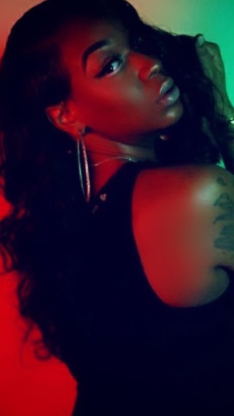 belle-fille onlyfans plutôt sexy archive