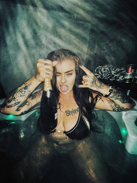 simona actrice artistique galeries