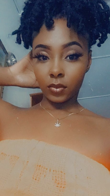 Trina petite Doll haut étoile des photos