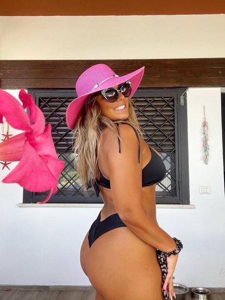 Super Chicca modèle hd photo