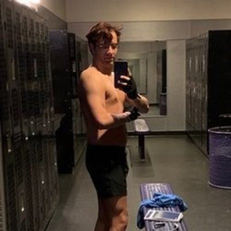 AdamOnix étoile nue images