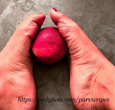 Parvum Pes small feet_ star du porno belle collection