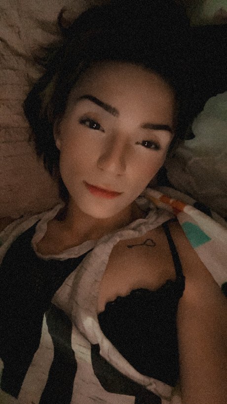 TayTay lyn actrice de nus image