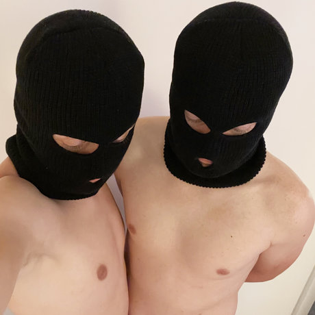 Masked Gay Couple star du porno de haute qualité galeries