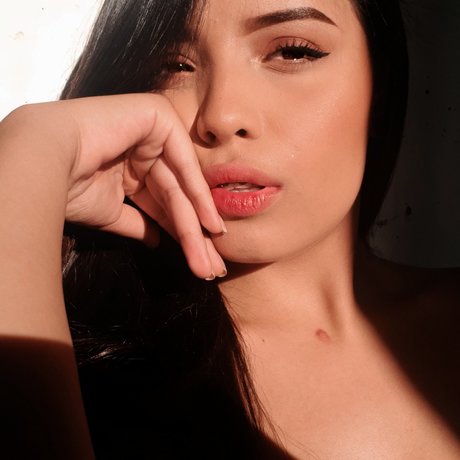 Karen Mora actrice artistique collection