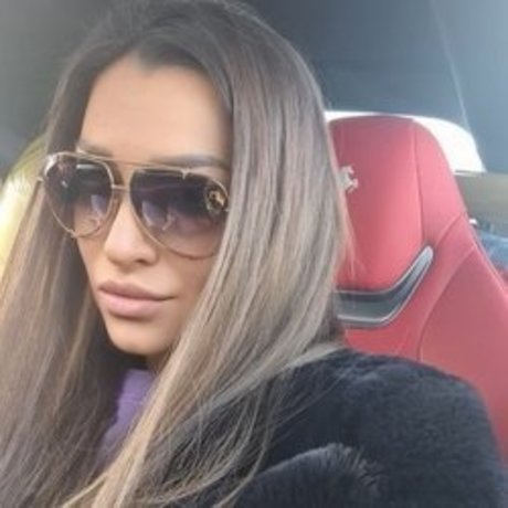 Ella Dior belle star du porno archive