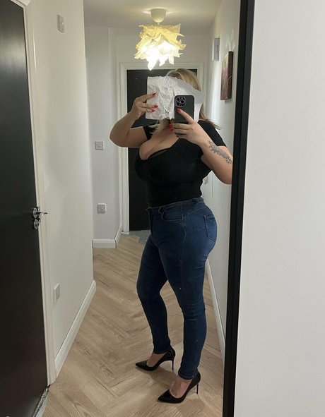 Maisylicious modèle artistique galerie