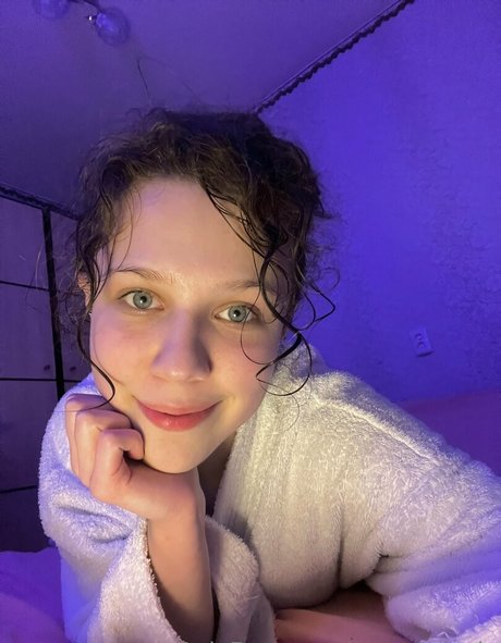 maycurlyvip actrice érotique archive