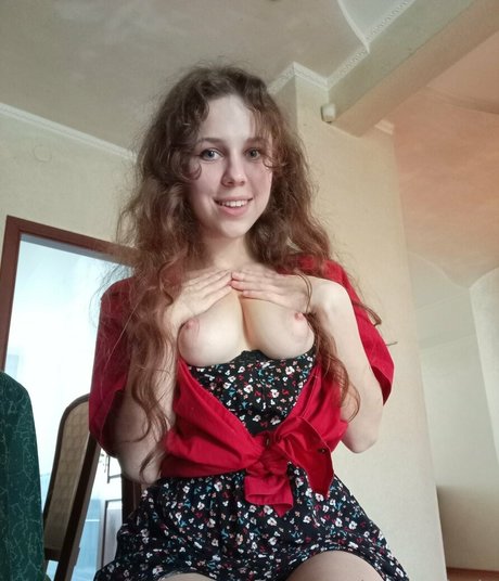 maycurlyvip actrice érotique photo