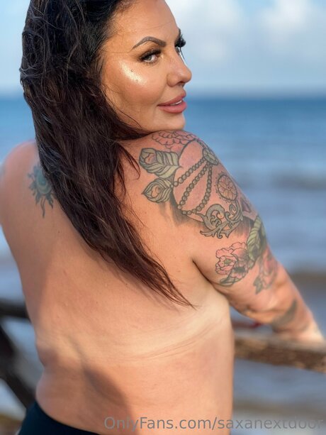 saxanextdoor étoile exclusive photos