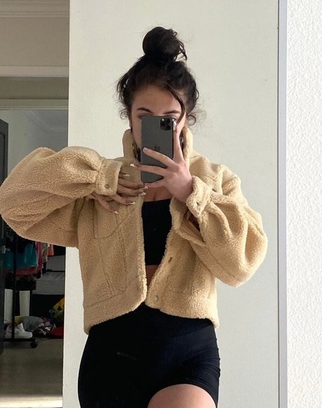 Baby Ariel star du porno xxx image