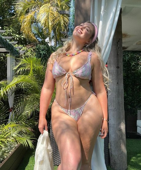 Iskra Lawrence actrice pornographique photo