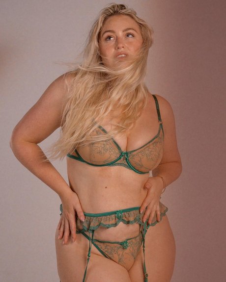 Iskra Lawrence actrice de nus images