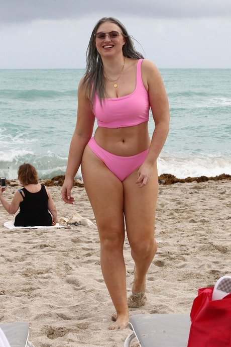 Iskra Lawrence étoile adulte image