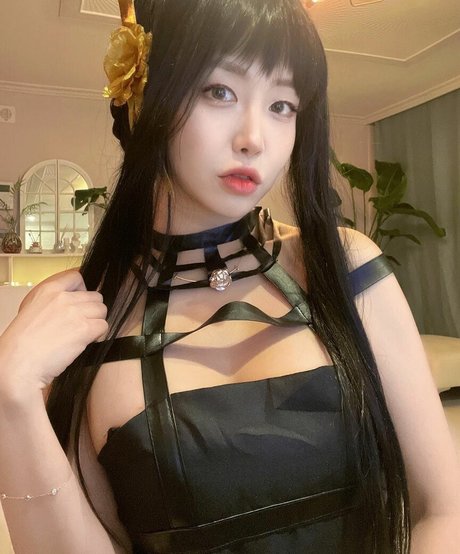 Yunicorn19 modèle nu images