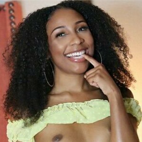 grosse chatte onlyfans nue xxx image