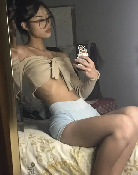 Foreign bich nus star du porno photo