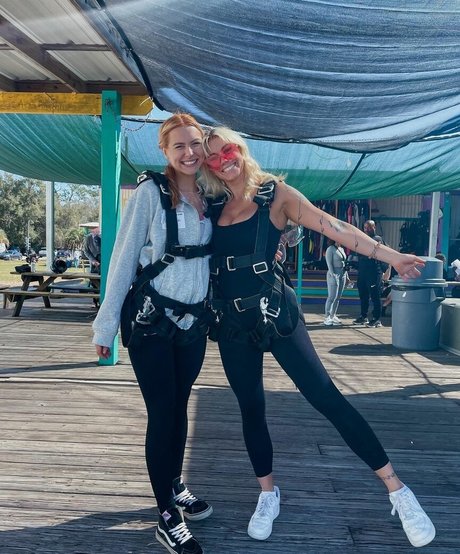 Taylor Hughs nus de stars du porno archive