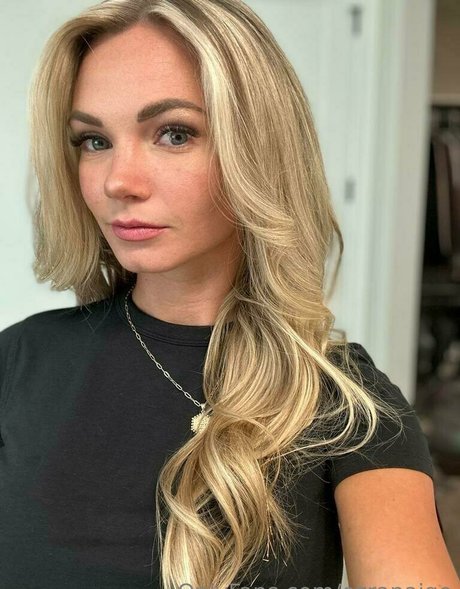 ezrapaige modèle nu img